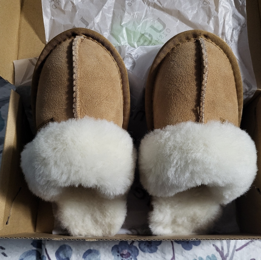 UGG Australia OZSHEPHERD Double Face Sheepskin Girls Slippers (Disquette) - Picture 3 of 11